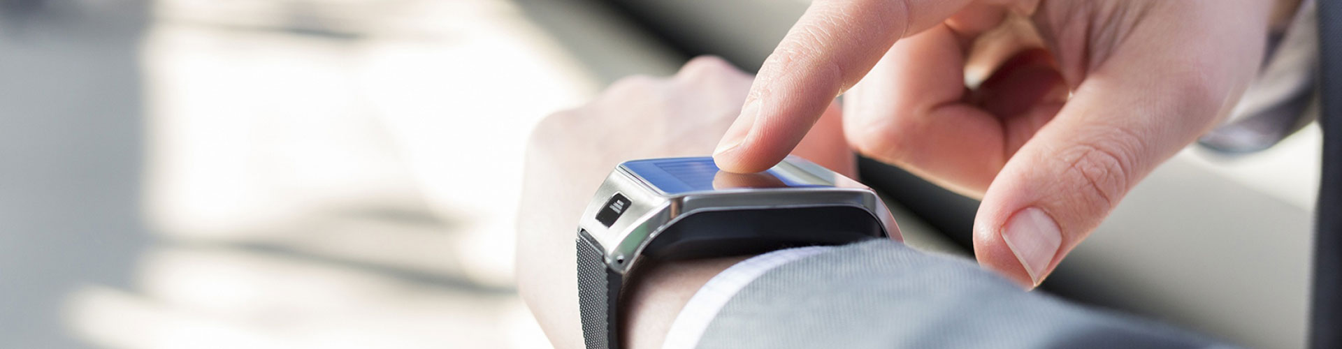 wearables-will-change-the-way-you-and-your-employees-work-1920×500